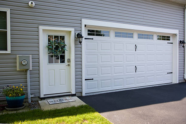 24/7 Emergency Garage Door Roller Replacement experts in Simsbury Center, CT